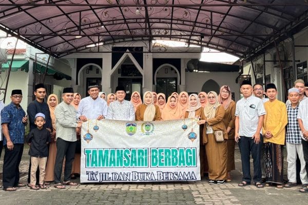 DPRD Jepara Bagikan Takjil ke Masyarakat, Wujud Kekeluargaan di Bulan Ramadhan