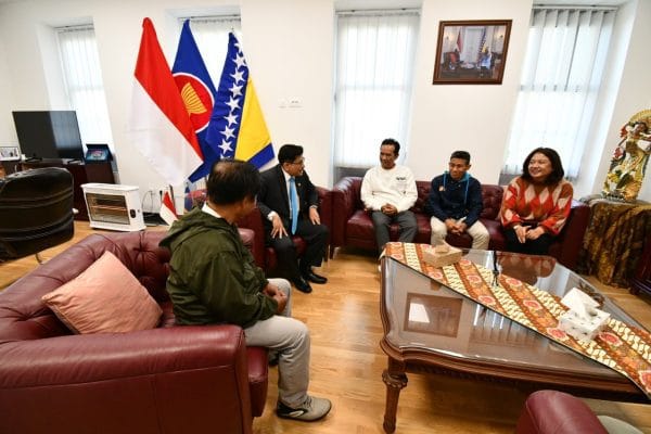 Tiga Pengukir Jepara Tiba di Sarajevo, Rawat Warisan Ukir Indonesia Peninggalan Era Habibie